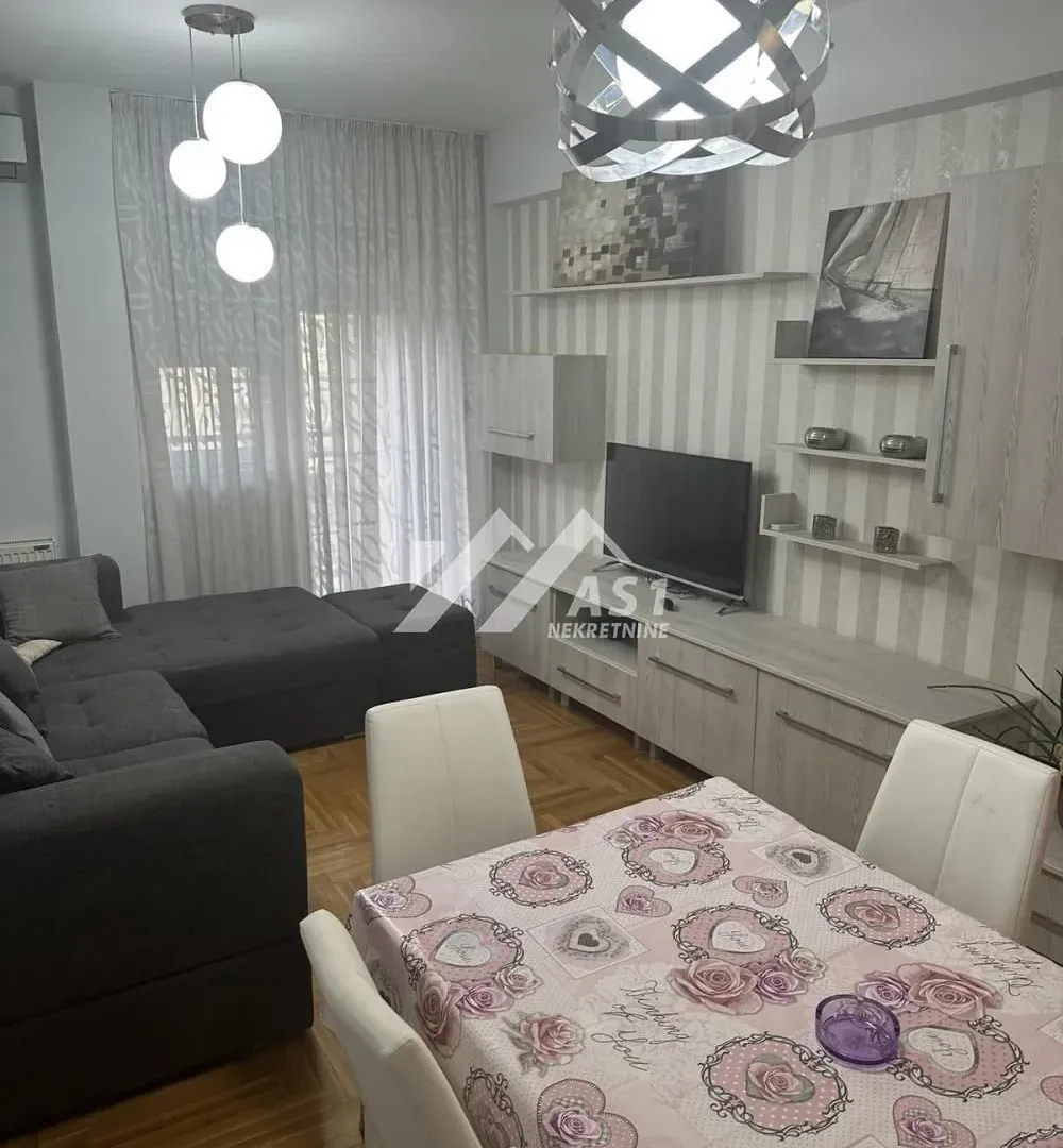 Izdavanje, trosoban stan, 67m², Bulevar Evrope, Novi Sad Sve Podlokacije