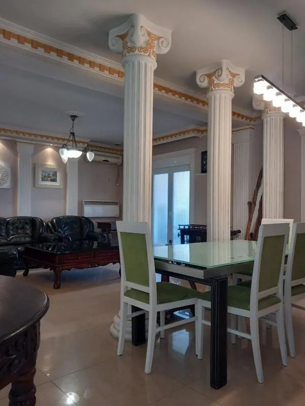 Izdavanje, trosoban stan, 130m², Gorice, Bijelo Polje