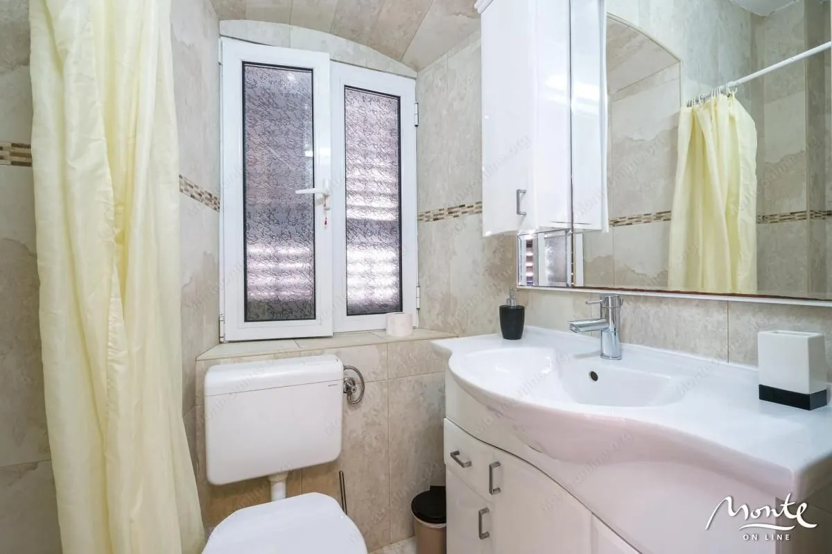 Sale, three bedroom apartment, 80m², Prčanj, Kotor