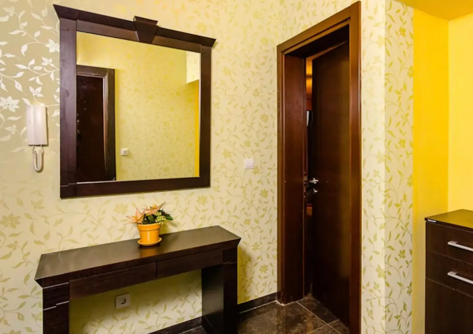 Sale, two bedroom apartment, 90m², Dobrota, Kotor