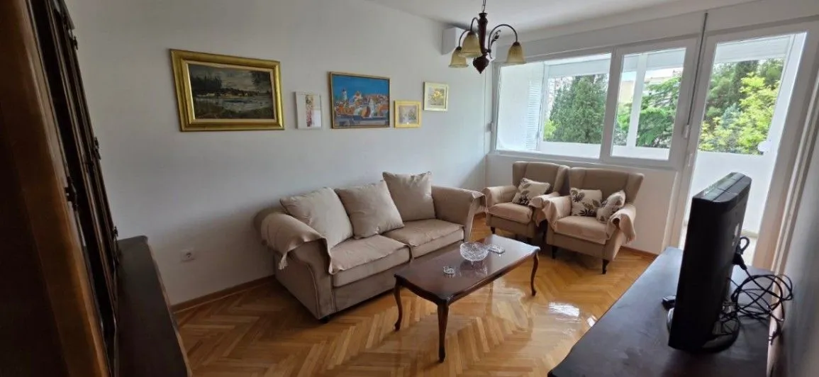 Izdavanje, dvosoban stan, 63m², Podgorica, Crna Gora