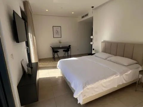 Izdavanje, garsonjera, 36m², Soho City, Bar - image 2