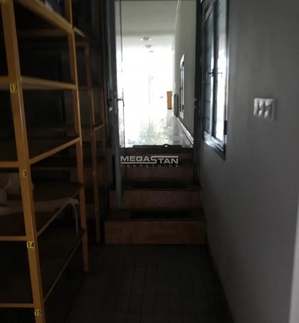 Sale, office space, 382m², Vojlovica, Pančevo