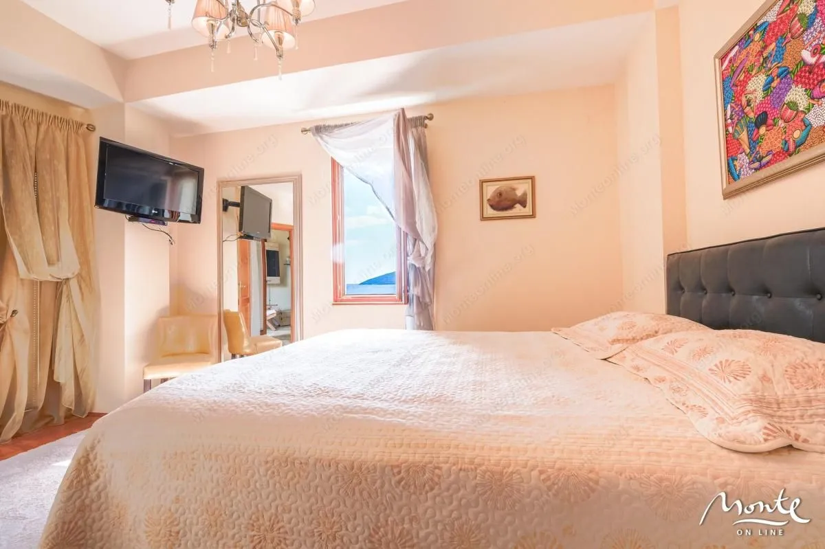 Prodaja, dvosoban stan, 158m², Igalo, Herceg Novi