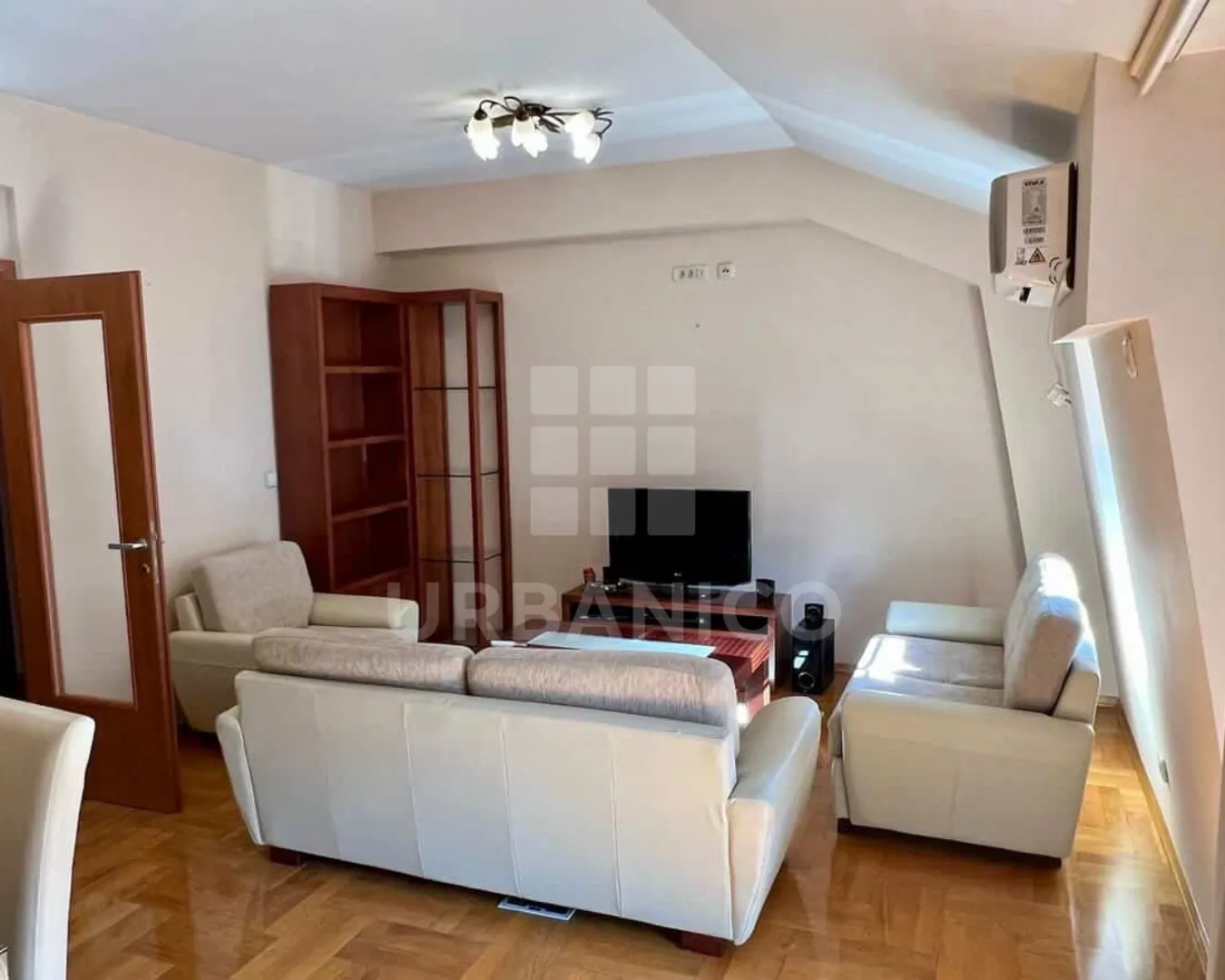 Izdavanje, jednosoban stan, 54m², Krivi Most, Podgorica
