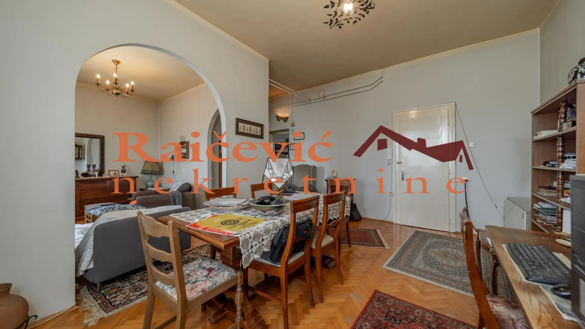 Prodaja, četvorosoban stan, 113m², Centar, Stara Pazova