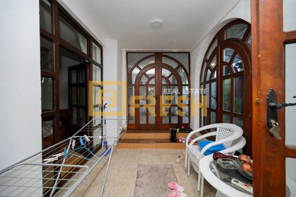 Prodaja, kuća, 348m², Stara Varoš, Podgorica