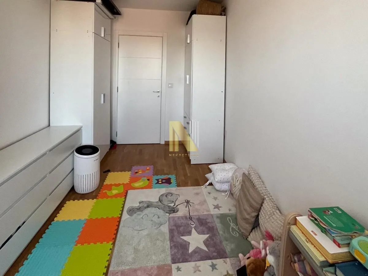 Prodaja, trosoban stan, 64m², Banatić, Novi Sad Sve Podlokacije