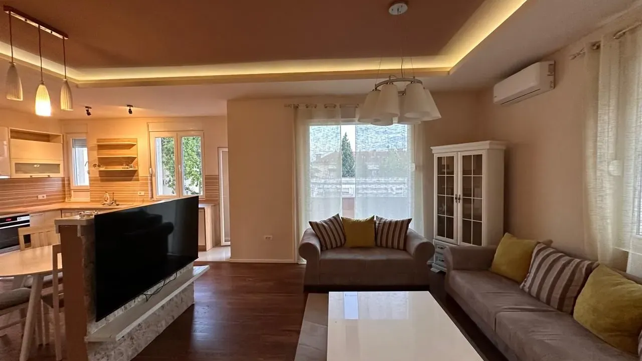 Prodaja, jednosoban stan, 70m², Centar, Podgorica