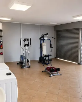 Rent, house, 250m², Tološi, Podgorica - image 16