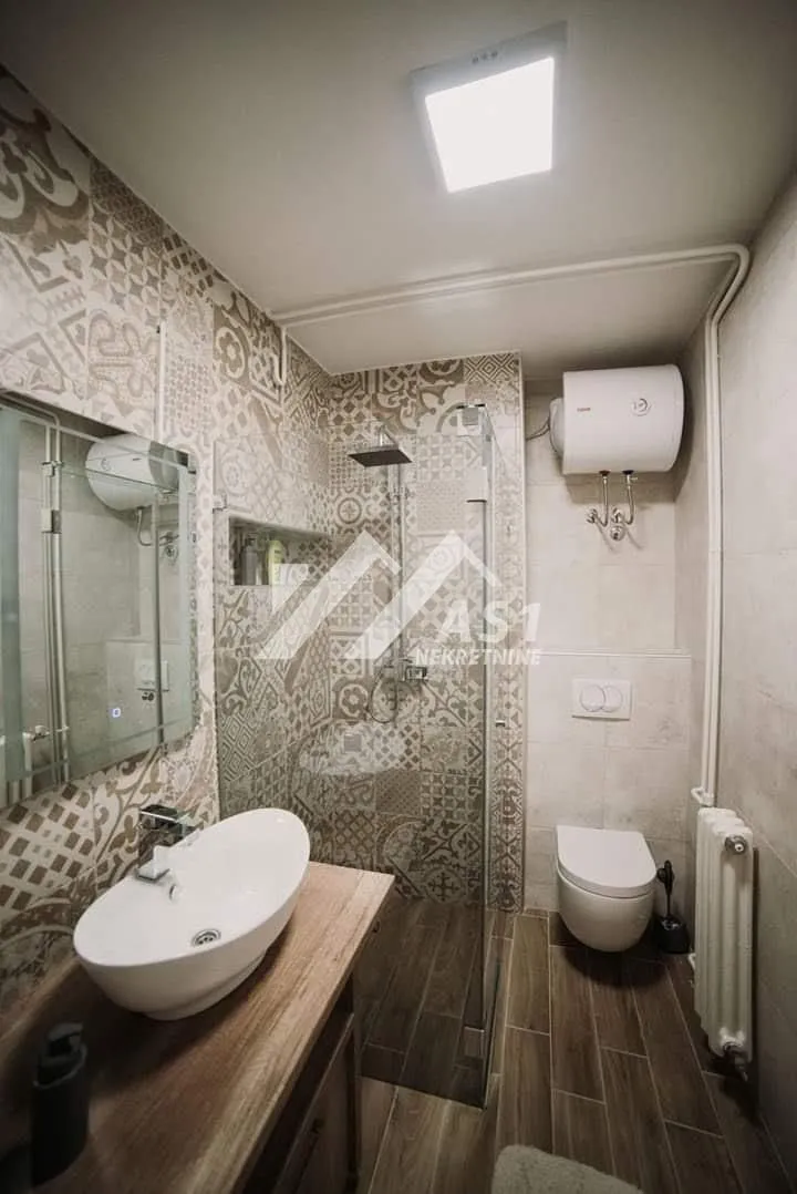 Izdavanje, dvosoban stan, 50m², Centar, Novi Sad