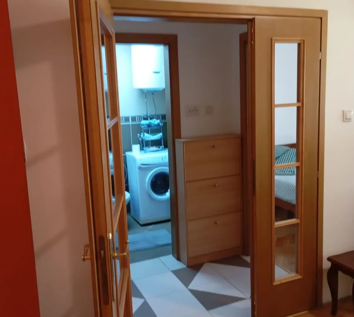 Izdavanje, jednosoban stan, 48m², Blok 6, Podgorica