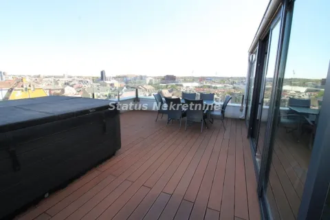 Spacious terrace with seating furniture and a city view. - image 22