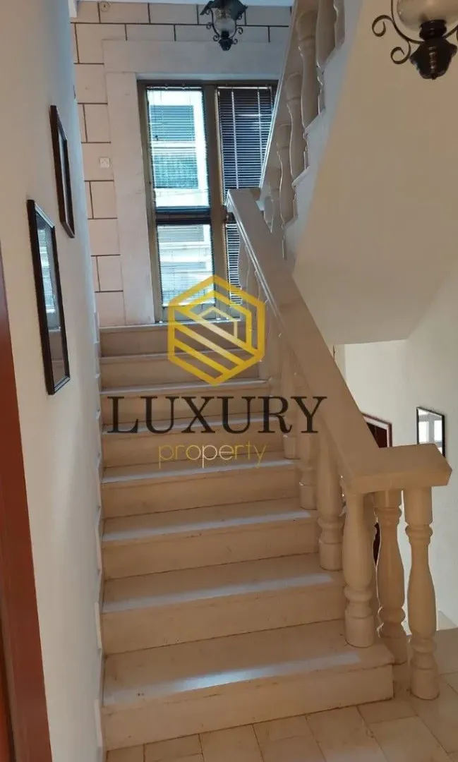 Rent, office space, 250m², Momišići, Podgorica