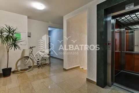 Izdavanje, jednosoban stan, 53m², Centar, Bar - image 11