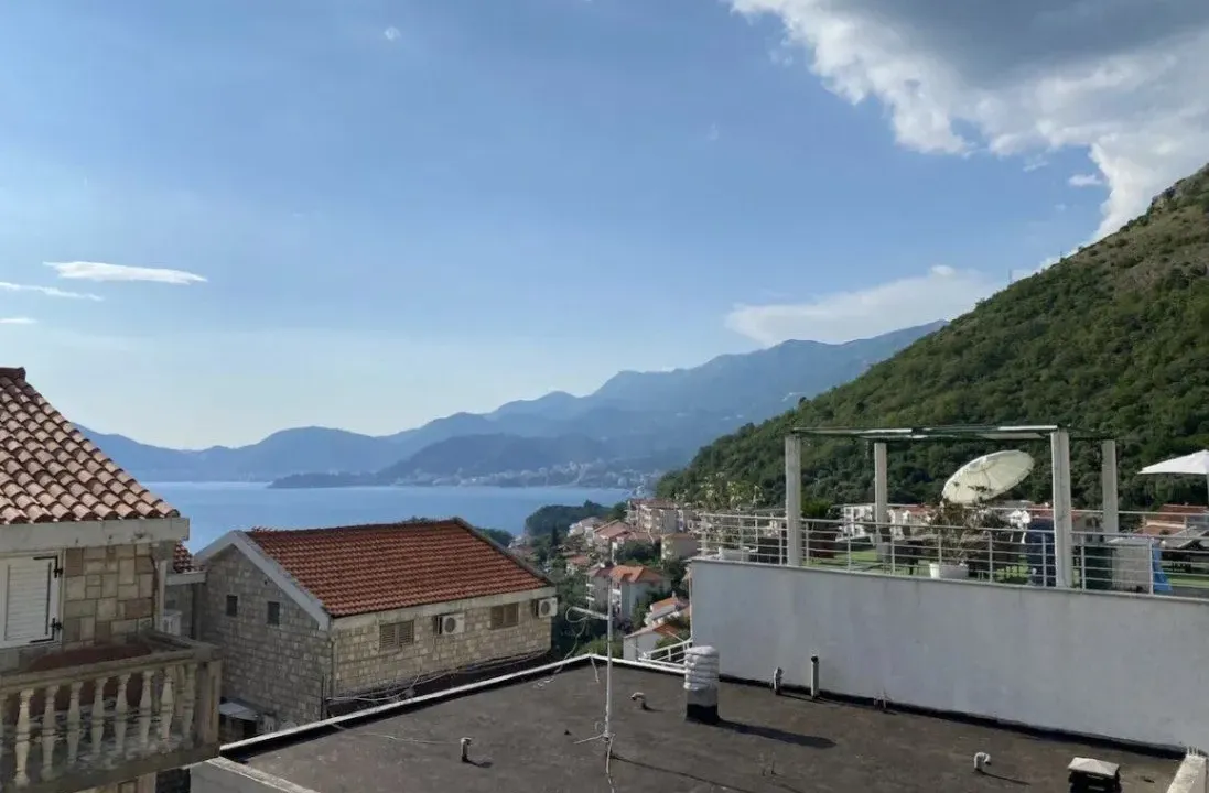 Sale, two bedroom apartment, 59m², Sveti Stefan, Budva