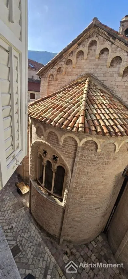 Prodaja, trosoban stan, 72m², Kotor, Crna Gora