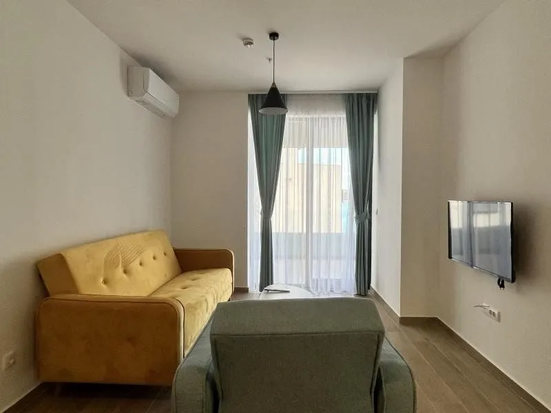 Izdavanje, jednosoban stan, 60m², Rafailovići, Budva