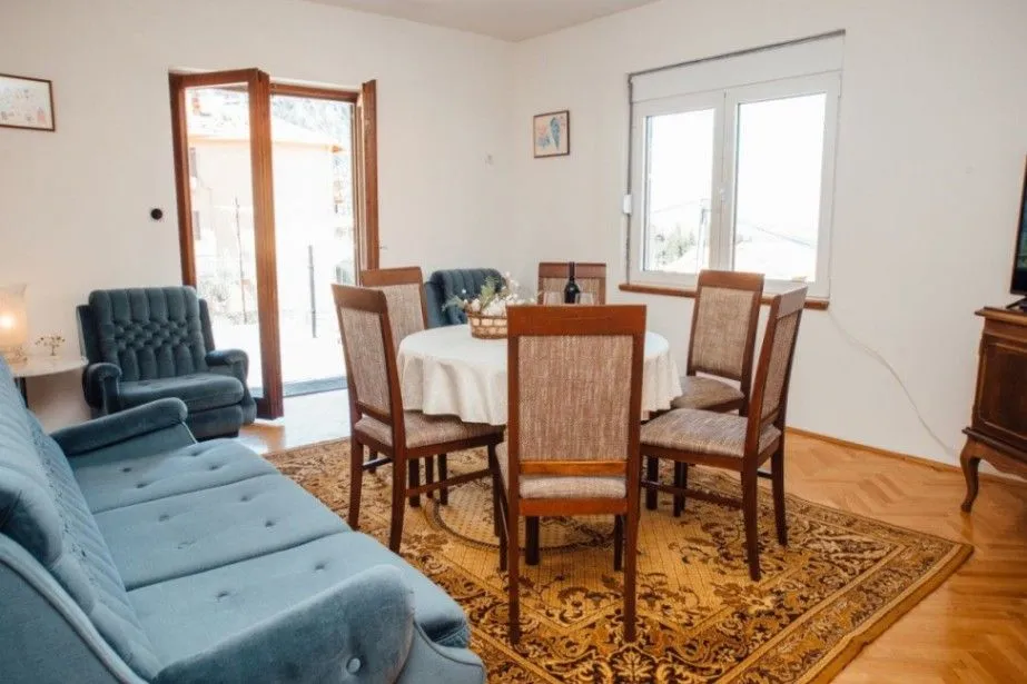 Rent, two bedroom apartment, 91m², Škaljari, Kotor