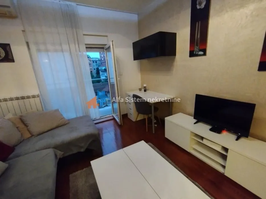 Izdavanje, dvosoban stan, 56m², Crveni Krst, Beograd
