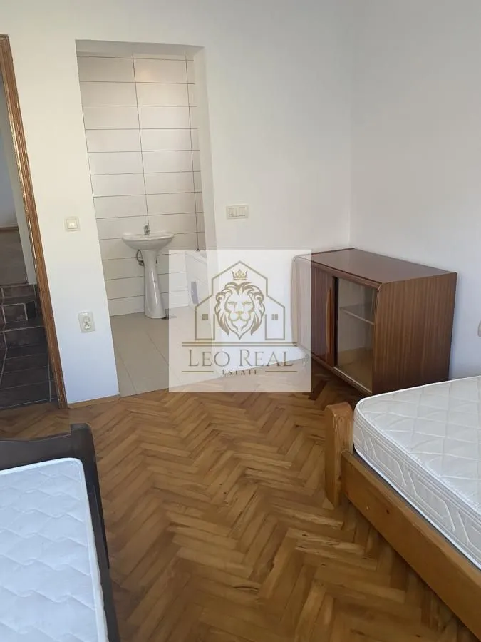 Izdavanje, kuća, 330m², Dobanovci, Surčin