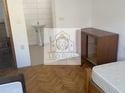 Rent, house, 330m², Dobanovci, Surčin - image 4