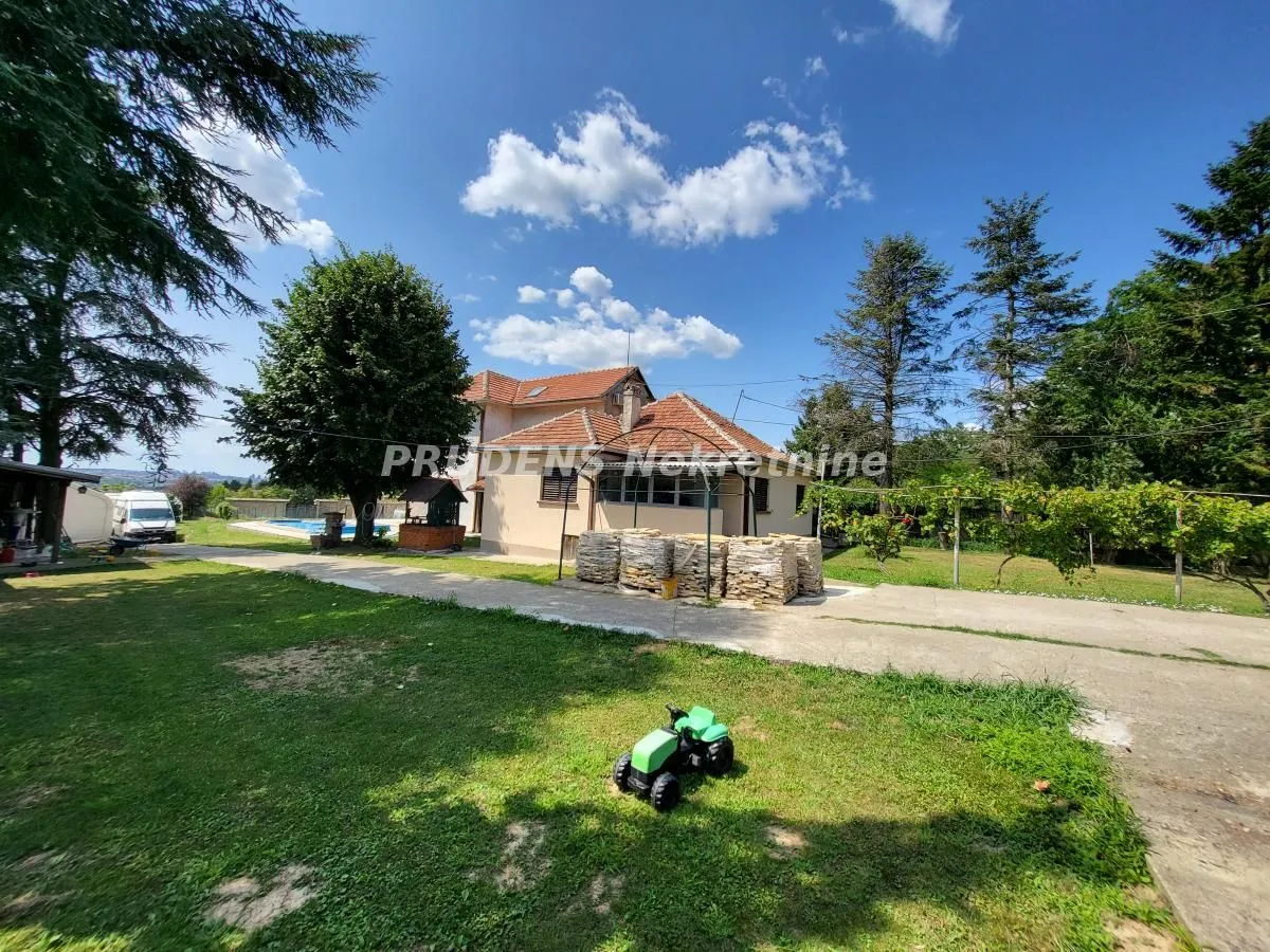 Sale, house, 400m², Voždovac Sve Podlokacije, Beograd