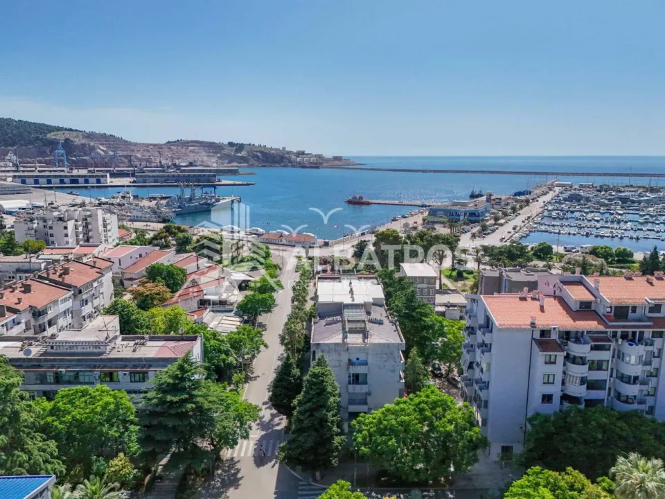 Izdavanje, jednosoban stan, 60m², Centar, Bar