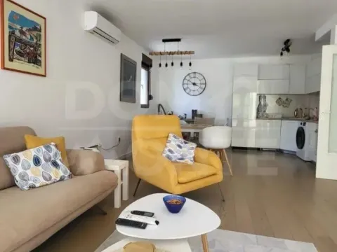 Rent, two bedroom apartment, 70m², Tivat, Crna Gora - image 2