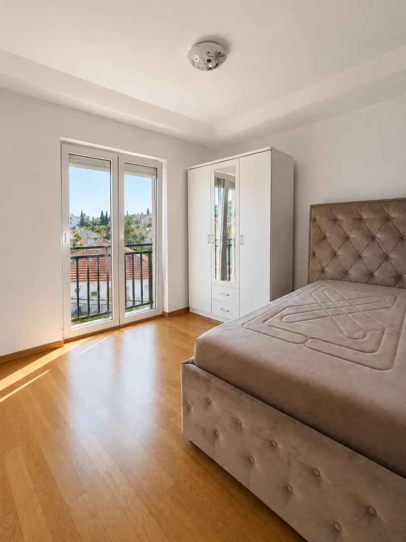Izdavanje, dvosoban stan, 68m², Zagorič, Podgorica