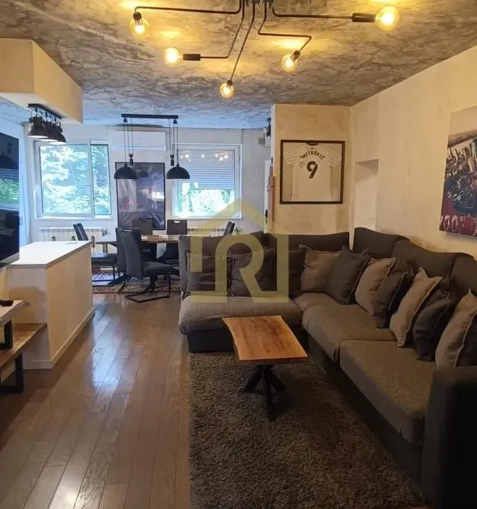 Izdavanje, četvorosoban stan, 100m², Autokomanda, Voždovac Sve Podlokacije