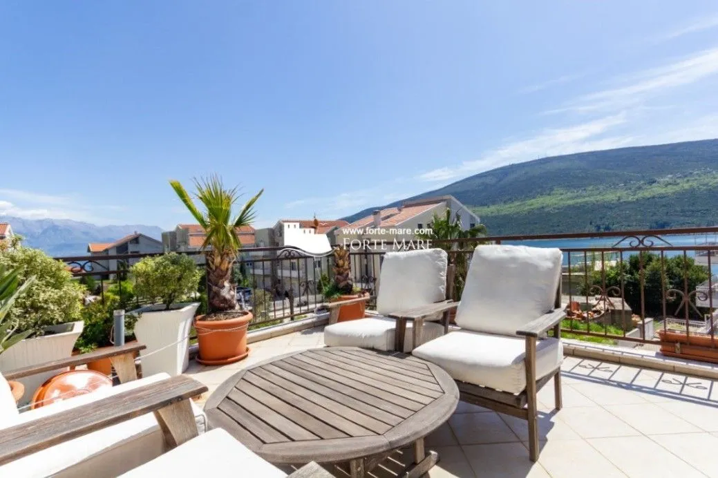Prodaja, dvosoban stan, 88m², Đenovići, Herceg Novi