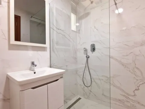 Sale, one bedroom apartment, 53m², Podkošljun, Budva - image 15