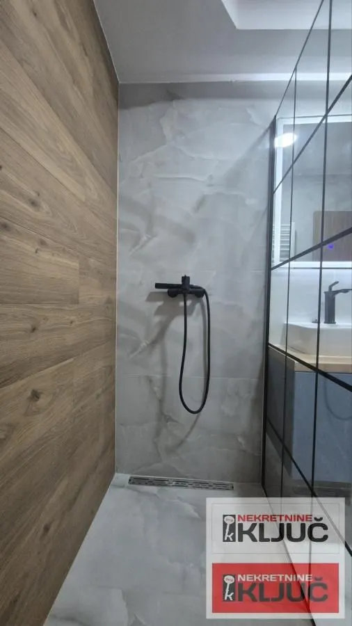Prodaja, trosoban stan, 58m², Cara Dušana, Novi Sad Sve Podlokacije