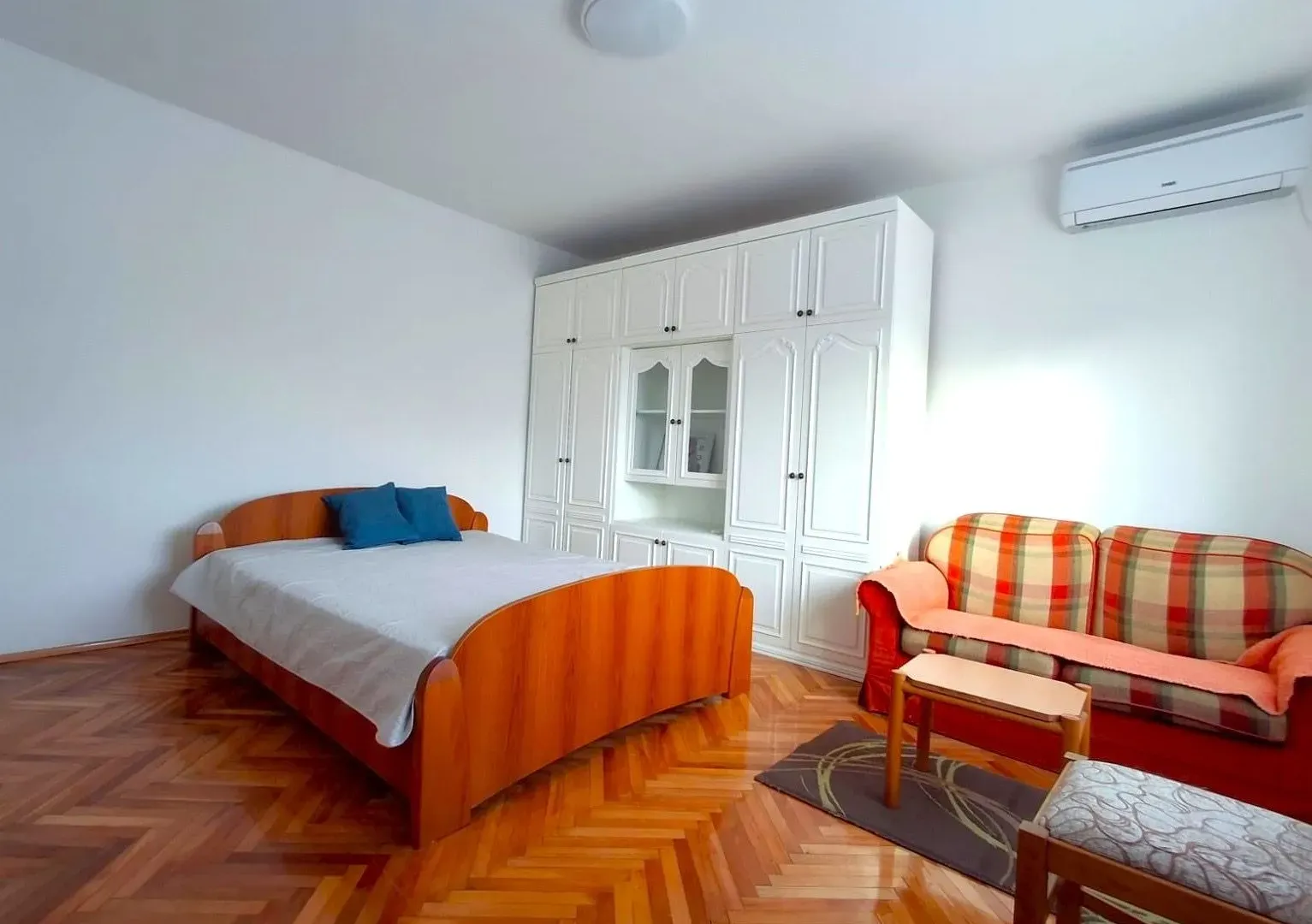 Izdavanje, kuća, 125m², Masline, Podgorica