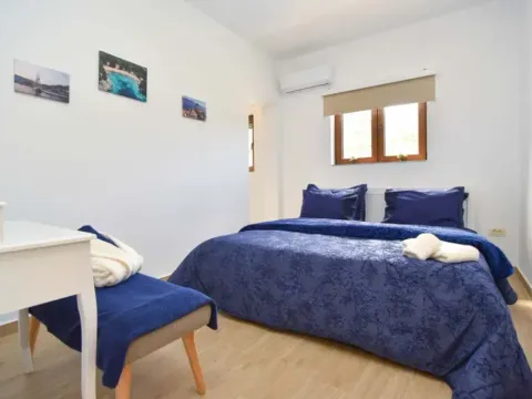 Rent, house, 300m², Radanovići, Kotor - image 8