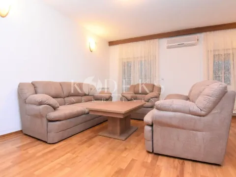 Izdavanje, dvosoban stan, 75m², Stara Varoš, Podgorica - image 19