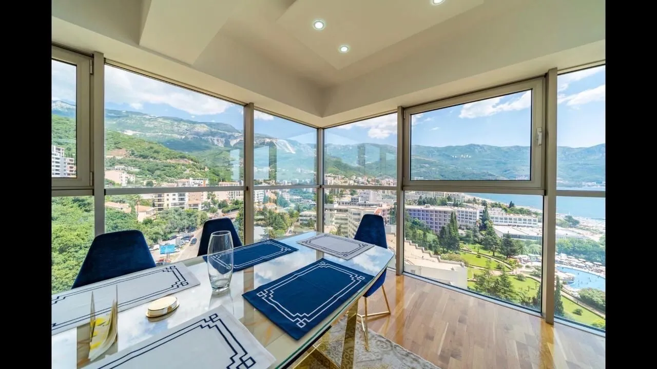 Rent, three bedroom apartment, 150m², Dukley Gardens, Budva