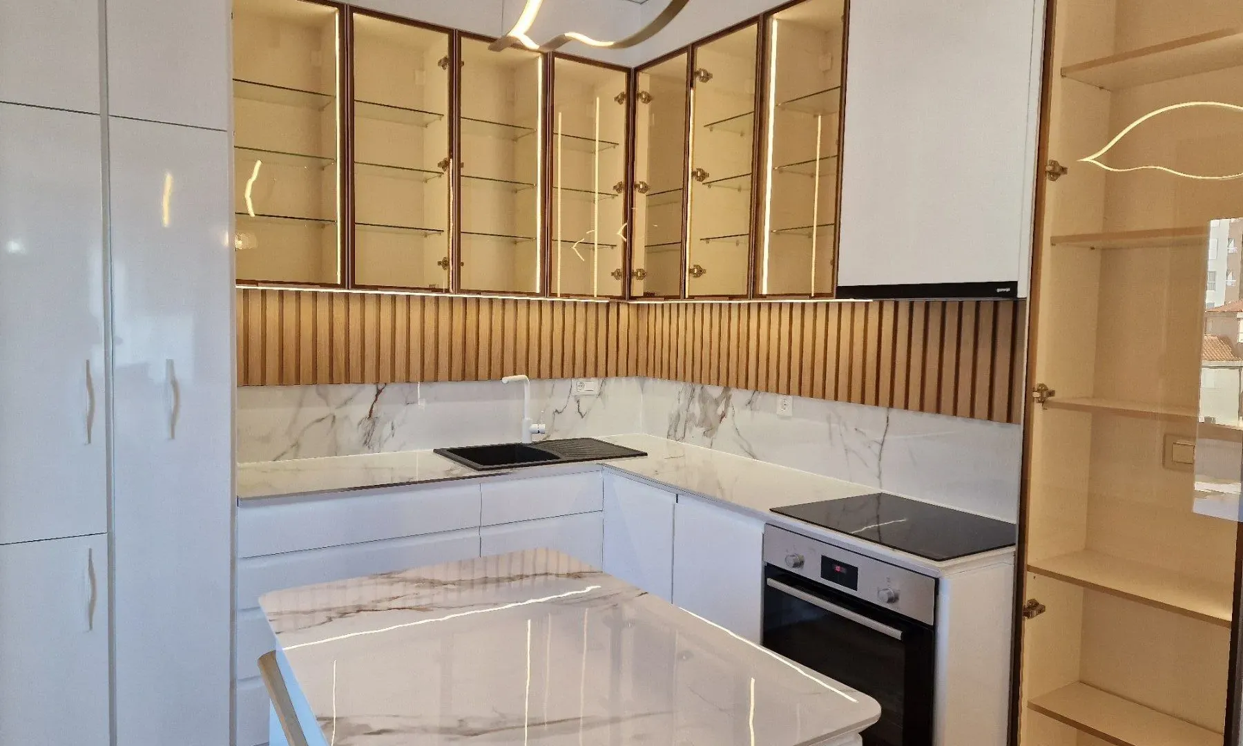 Sale, two bedroom apartment, 135m², Bečići, Budva