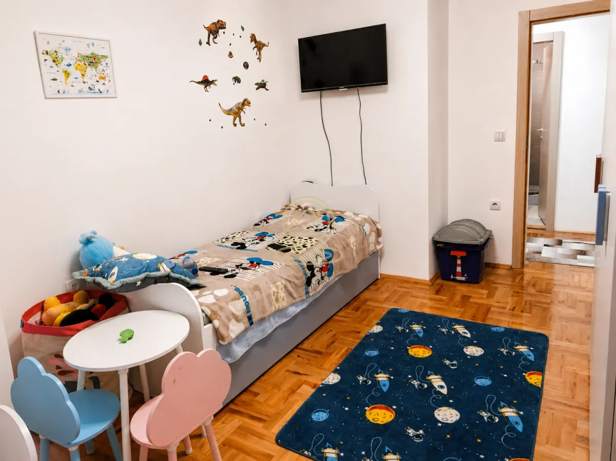 Izdavanje, dvosoban stan, 70m², Pantelej, Niš