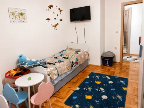 Izdavanje, dvosoban stan, 70m², Pantelej, Niš - image 9