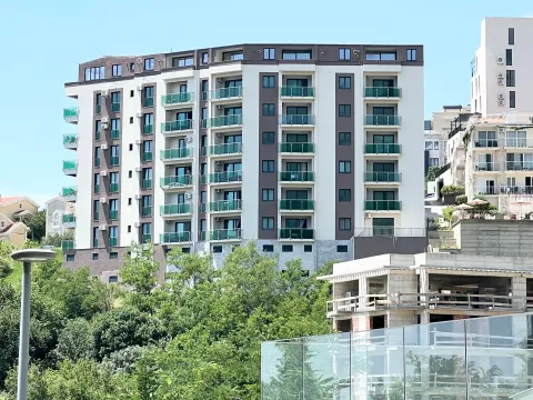 Rent, two bedroom apartment, 81m², Bečići, Budva - image 14