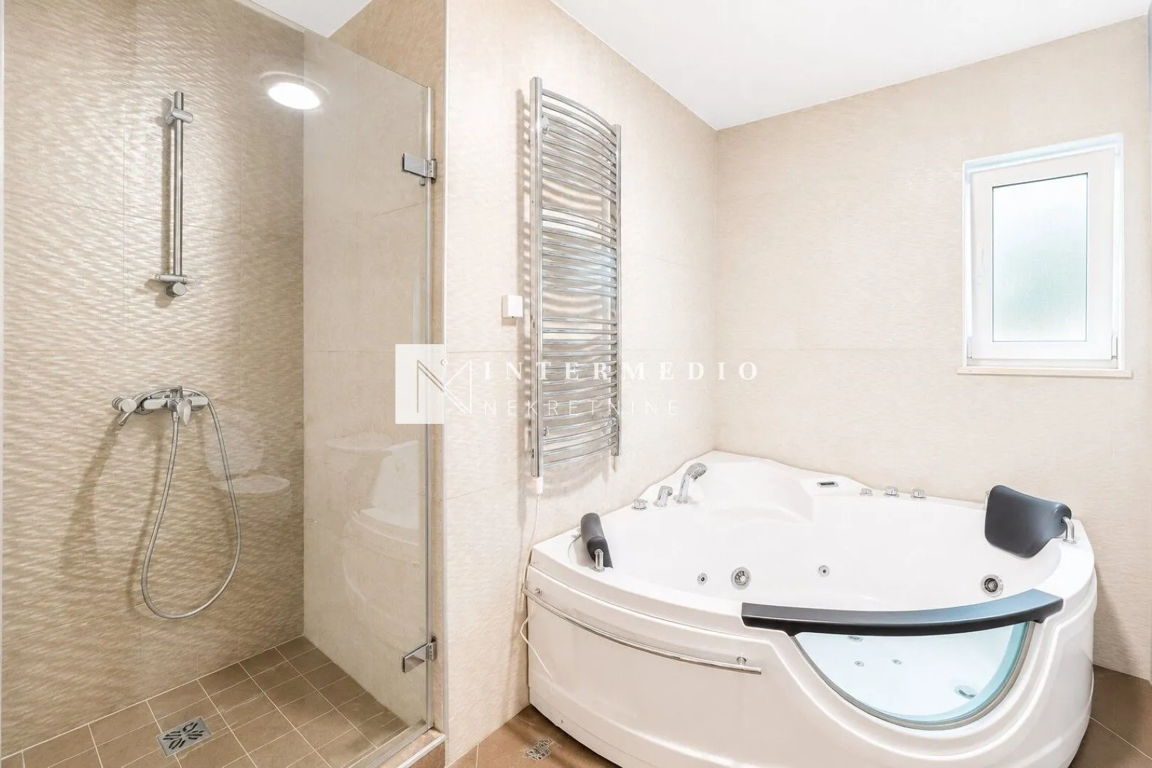 Prodaja, trosoban stan, 130m², Đenovići, Herceg Novi