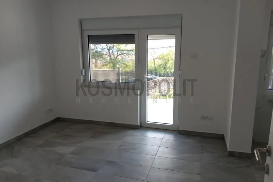 Izdavanje, kuća, 250m², Mali Mokri Lug, Zvezdara Sve Podlokacije