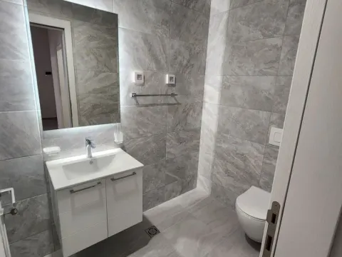 Prodaja, dvosoban stan, 80m², Stari Aerodrom, Podgorica - image 10