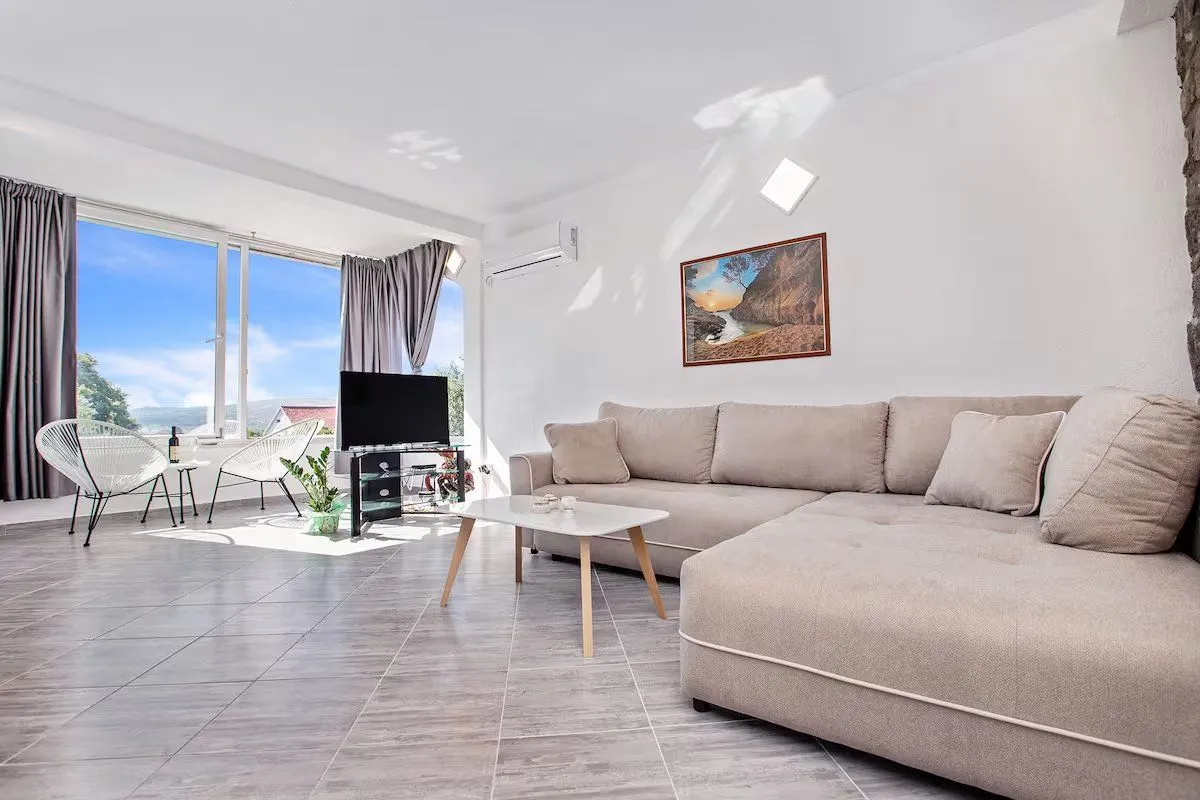 Rent, house, 110m², Tivat, Crna Gora