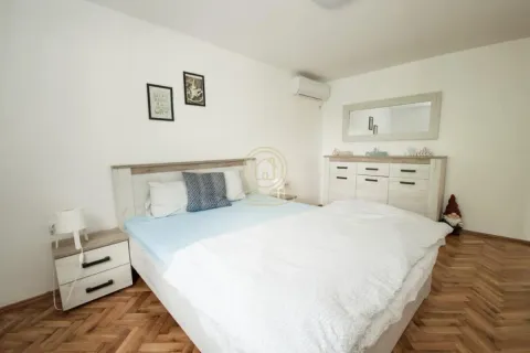 Izdavanje, četvorosoban stan, 100m², Petrovaradin, Novi Sad - image 5