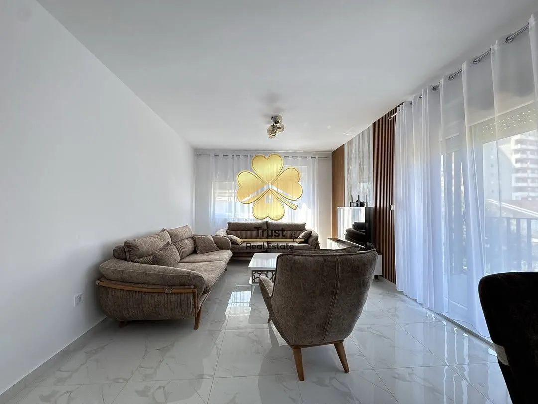 Izdavanje, dvosoban stan, 75m², Podgorica, Crna Gora