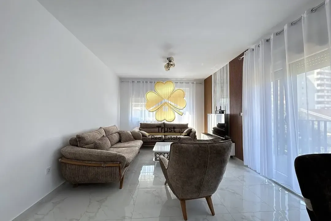 Izdavanje, dvosoban stan, 75m², Podgorica, Crna Gora