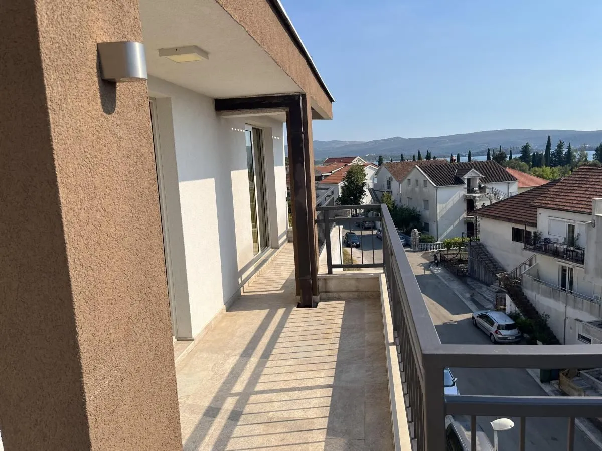 Prodaja, trosoban stan, 99m², Kalimanj, Tivat